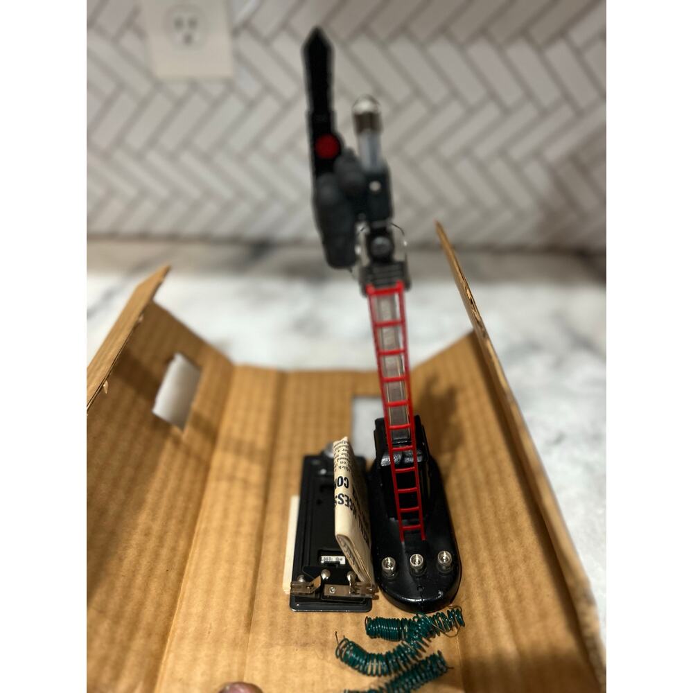 Lionel 151 Semaphore Signal O Gauge Train Accessory w Original Box Vintage